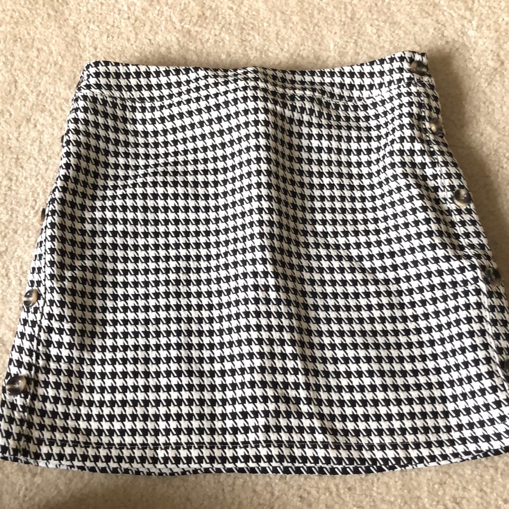 Black and white vintage mini skirt
